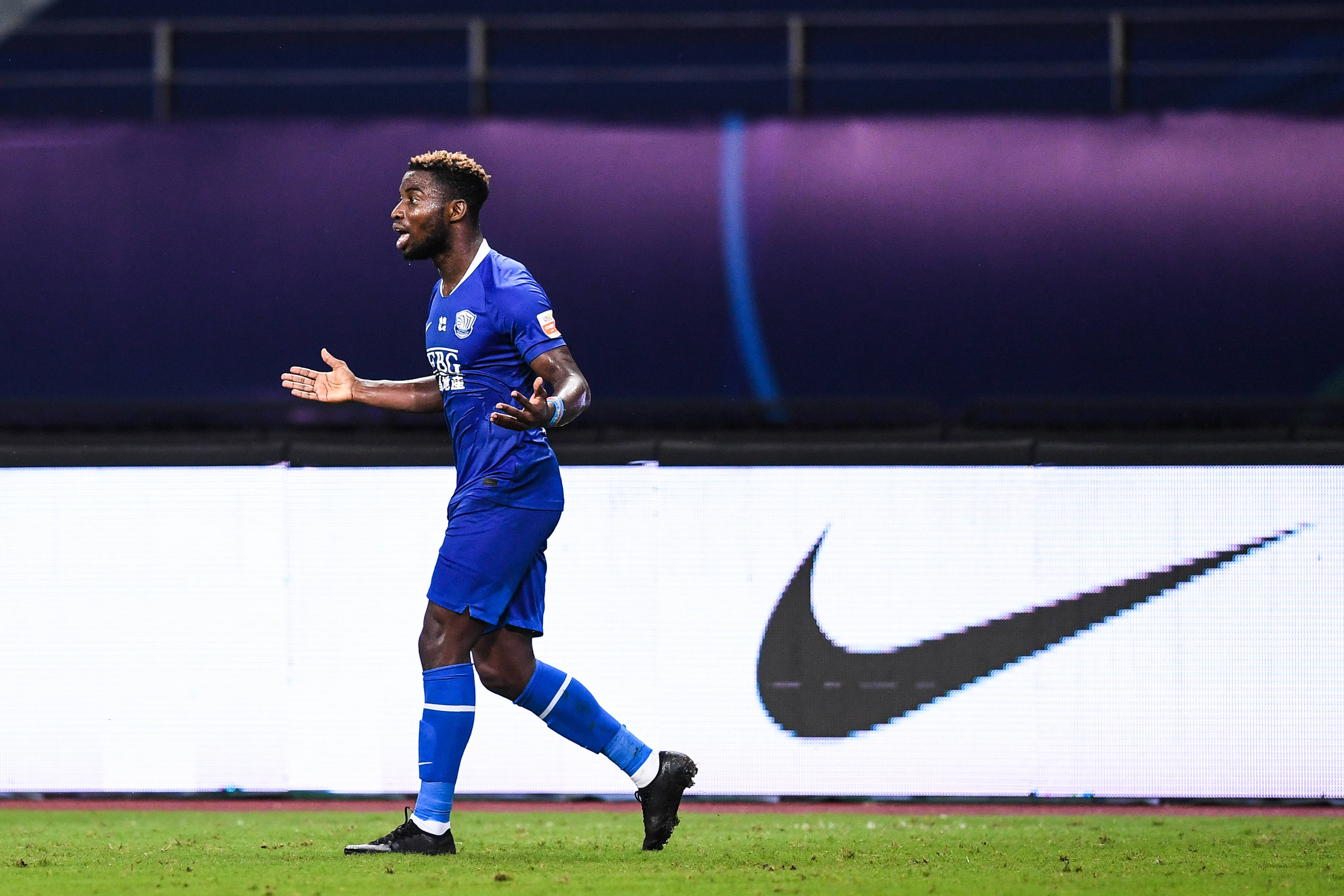 黄海|足球——中超：石家庄永昌战平青岛黄海青港