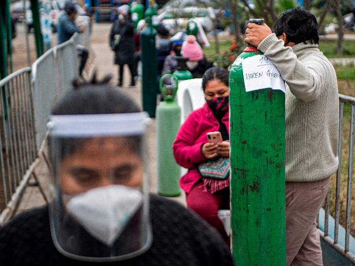根据秘鲁政府当天公布的法令,该国阿雷基帕,安卡什等7个疫情较为严重