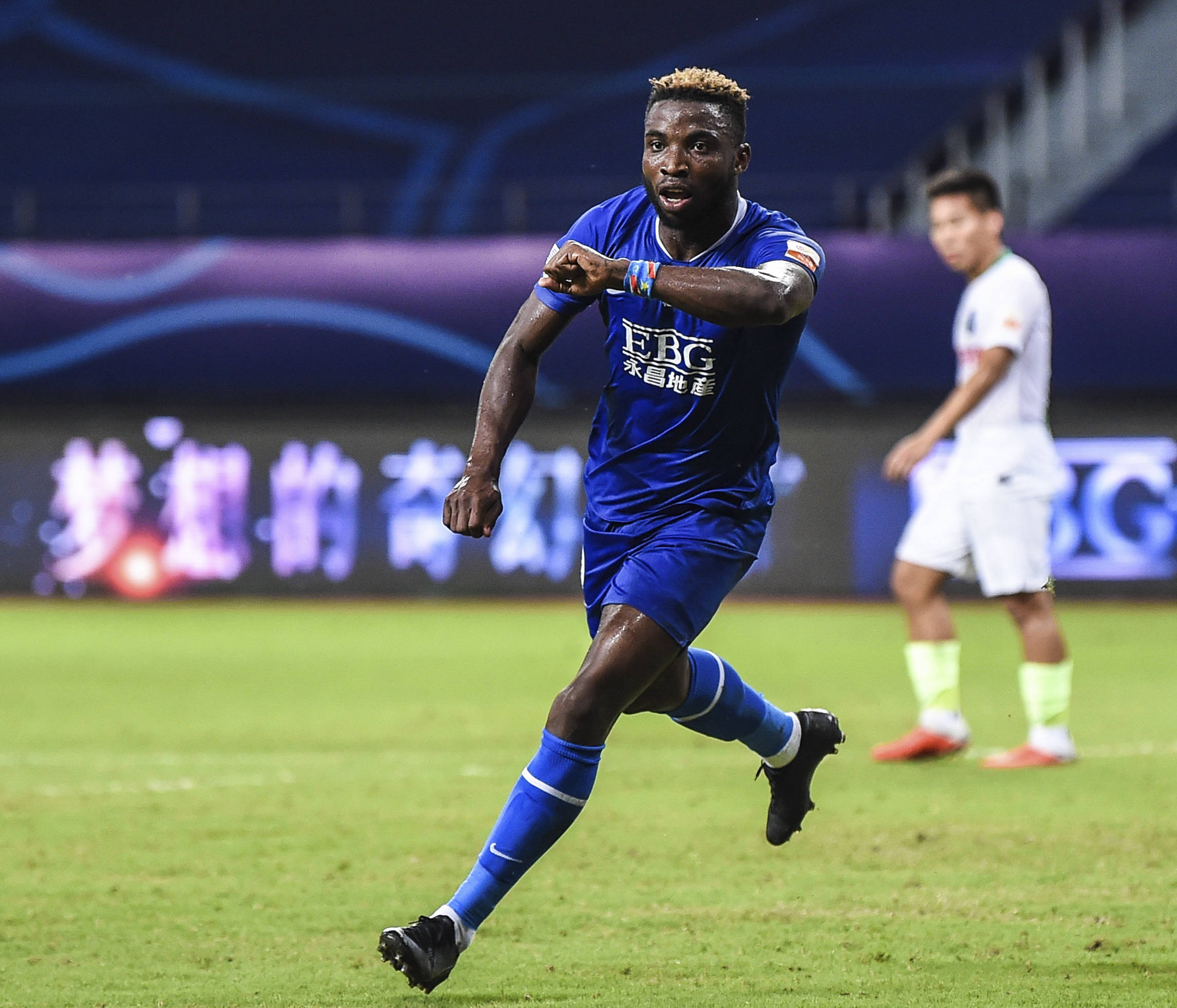 黄海|足球——中超：石家庄永昌战平青岛黄海青港