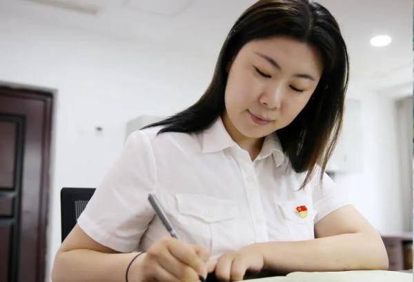 通信员|又美又飒！看“兵姐姐”变装