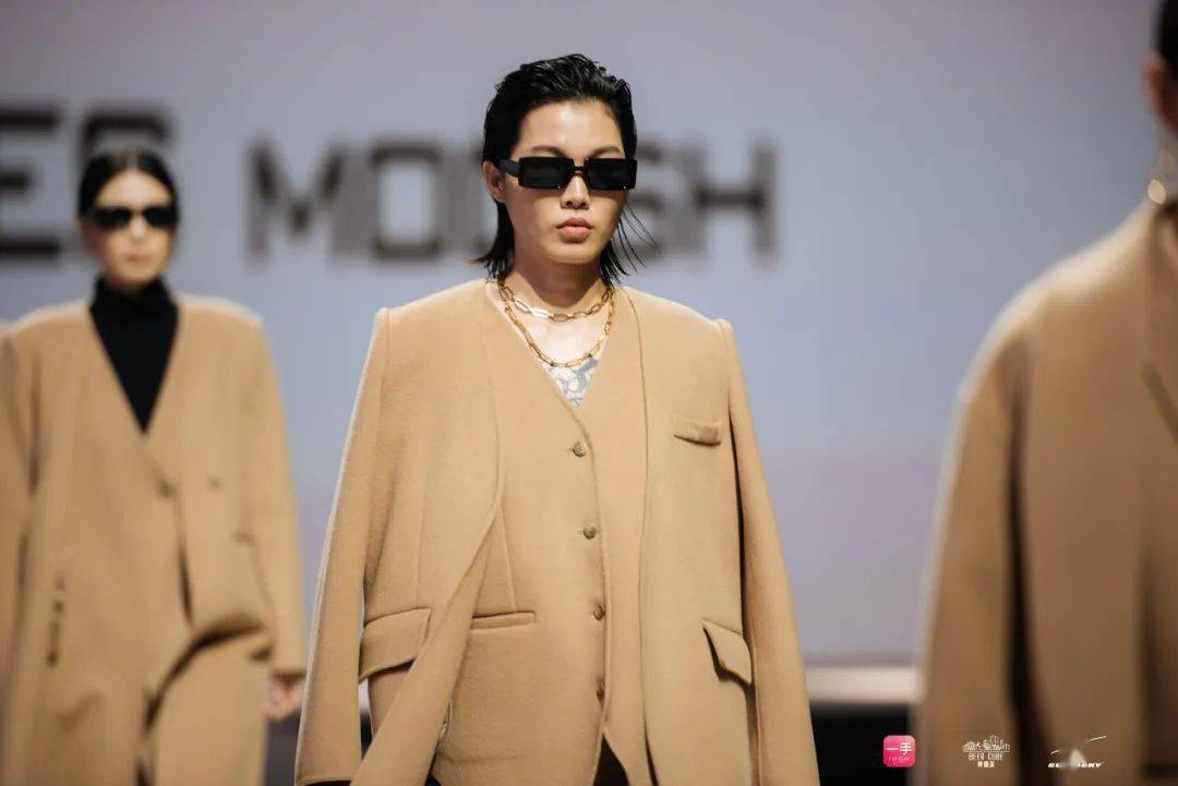 流转|ES MODISH 品牌专场秀 | 一手 · SUN IN SKY国际时尚周(暨SUN IN SKY第七届发布周)