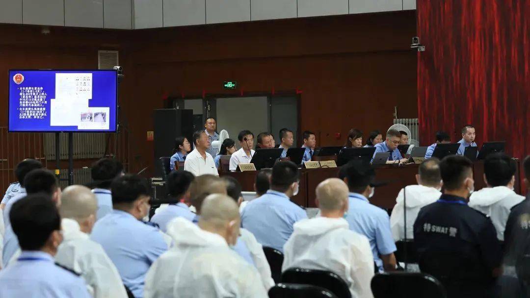 董志伟(绰号三光,董志明(绰号二光)等36人涉黑案庭审最新进展