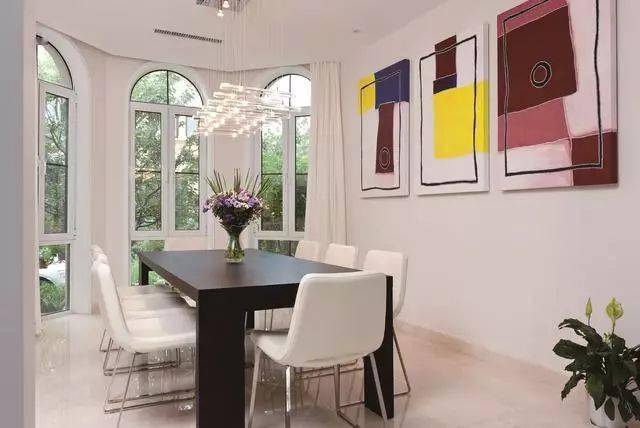 实景|450平挑空别墅实景，虽然是简约风格但是很华丽