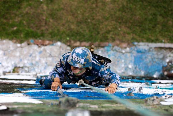 女兵|超燃、硬核、帅炸……致敬中国女兵！军旗有你更鲜艳