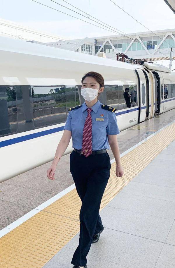 通信员|又美又飒！看“兵姐姐”变装