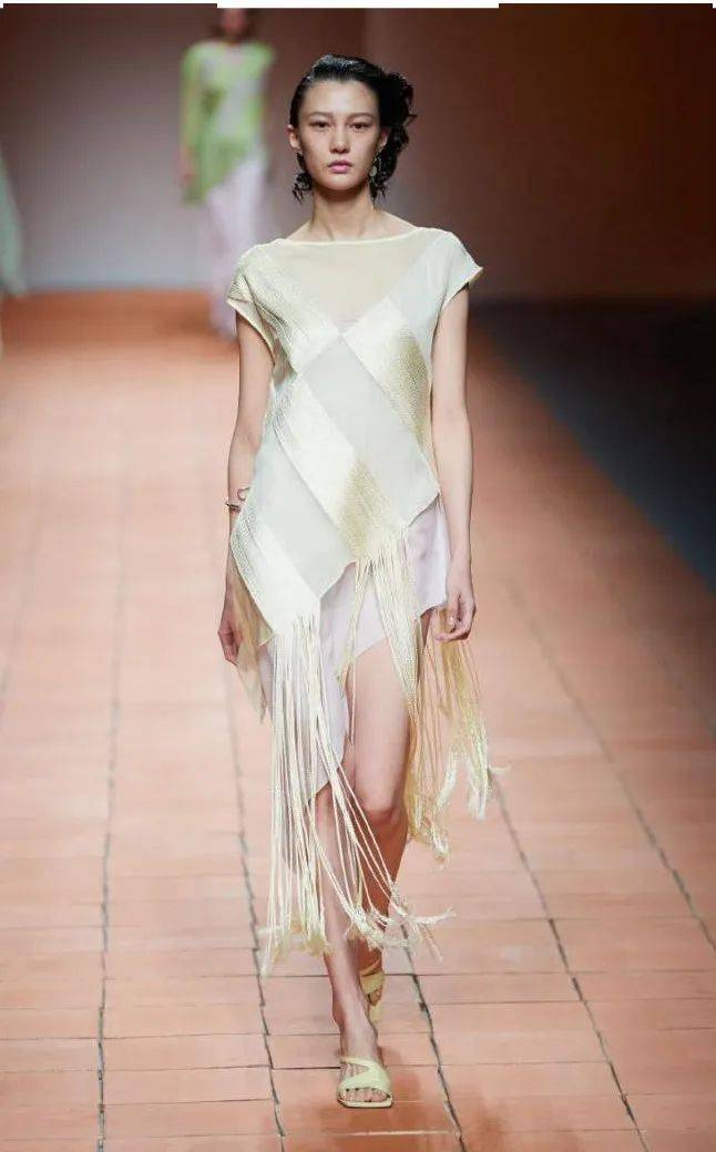 女装|2021春夏流行趋势，8大女装细节，你不可不知！