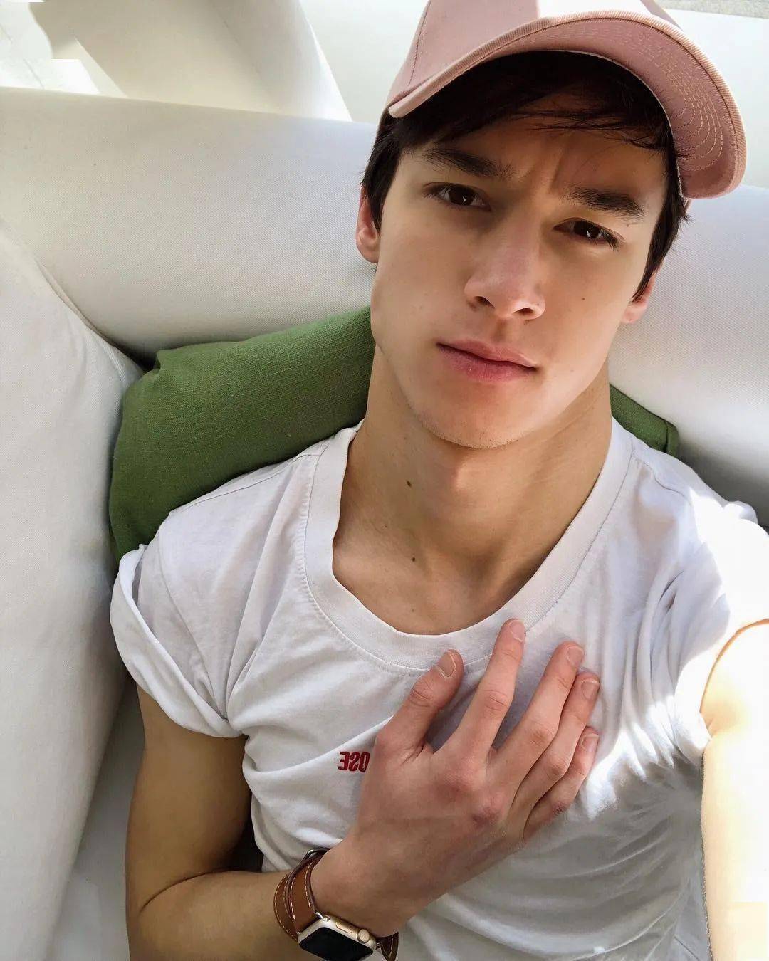 亚裔|时尚圈又迎来热门亚裔男模新人，完美到无需任何修饰