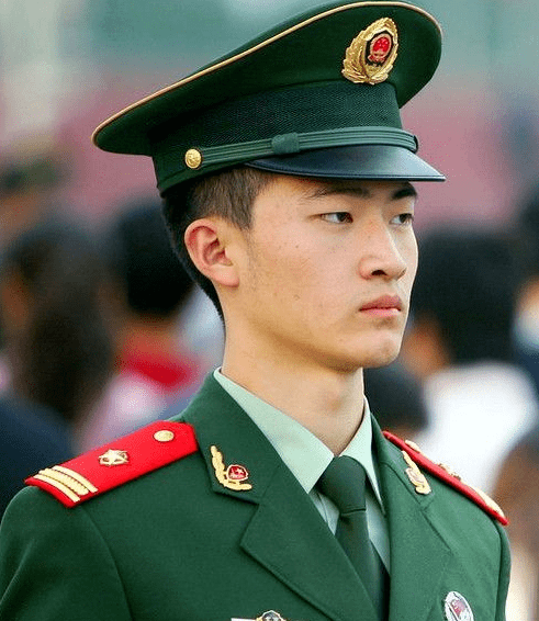 八一建军节一首咱当兵的人送给老战友