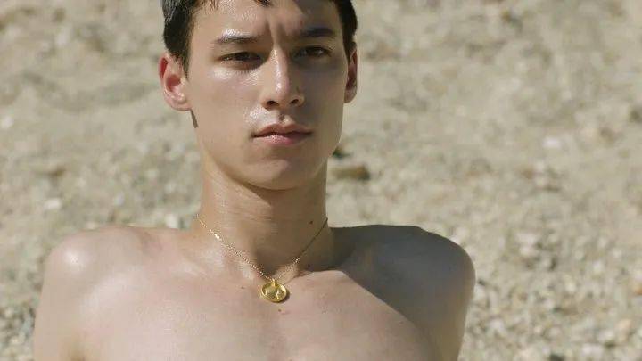 亚裔|时尚圈又迎来热门亚裔男模新人，完美到无需任何修饰