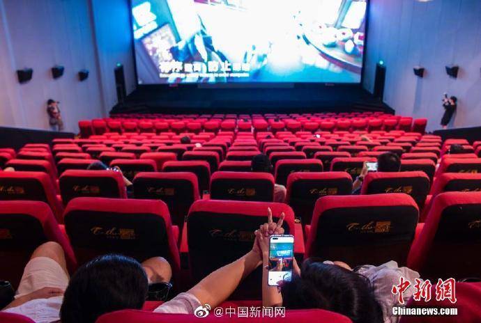 国产|院线复工首部重磅国产新片将映 电影八佰定档8月21日