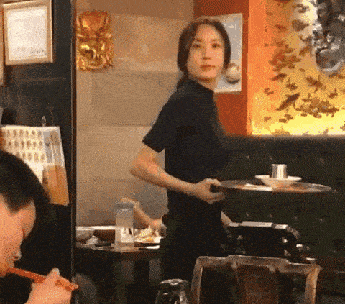 搞笑gif动态图:现在的妹子越来越会过日子了.