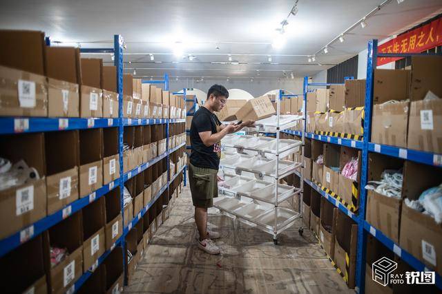 林素平|残疾女老板遇疫情积压库存上千万，仍坚持给员工开工资