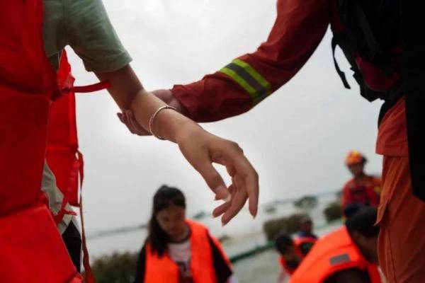 橙色|橙色号的故事丨我们这一天