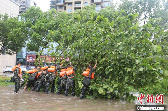 救援|“黑格比”致浙江温州多地受灾 武警力量集结驰援