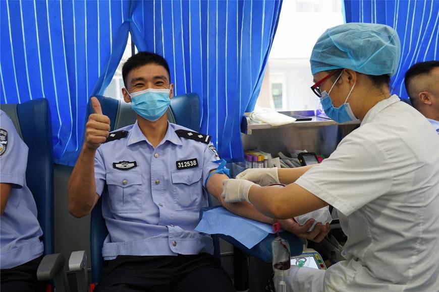 湛江|6年累计献血超10万毫升！湛江边检热血战“疫”