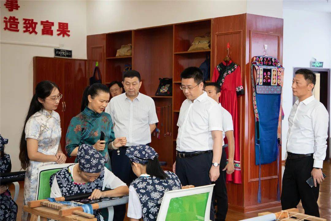 2020年东西部GDP比例_2020年中国gdp变化图