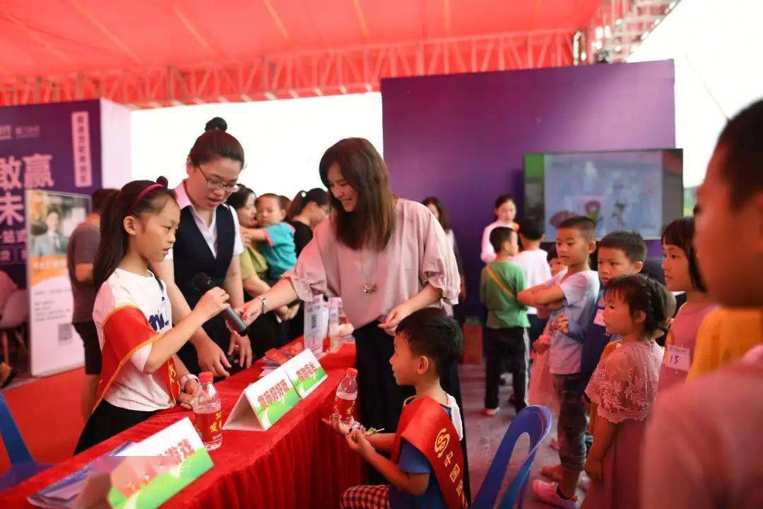 厦门日报社|超嗨！火爆抖音“鬼步舞”夫妇、网红健身达人、炫酷高科技…都来了！必须打卡