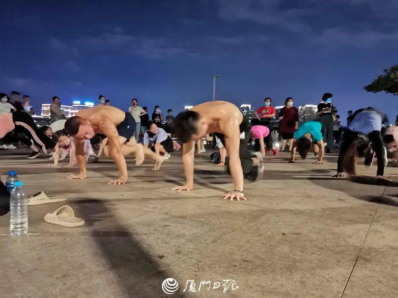 厦门日报社|超嗨！火爆抖音“鬼步舞”夫妇、网红健身达人、炫酷高科技…都来了！必须打卡