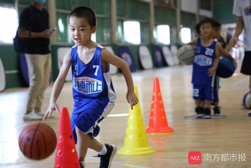 训练基地|中国男篮前主教练李楠现身广州花都 李楠篮球训练基地“升格”