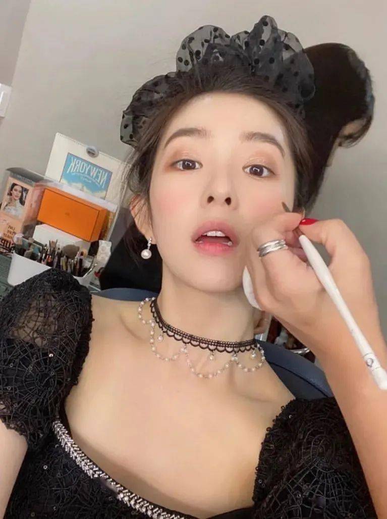 眼睛|还没掌握女团同款的“太阳花睫毛”？是时候看看Irene了！