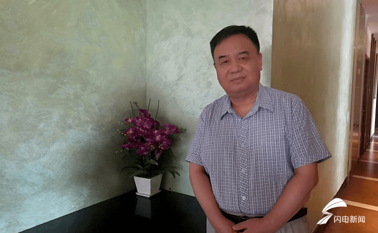 专访|在孤独中婉约——专访诗人赫赫扬扬