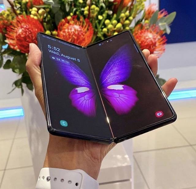 Fold|三星Galaxy Z Fold2真机上手：比前代更实用了