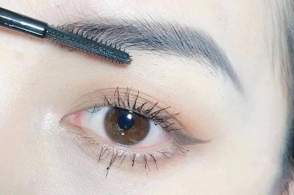 眉毛|关晓彤自认天生是臭脸？但不好惹的她却美到让我疯狂打电话！