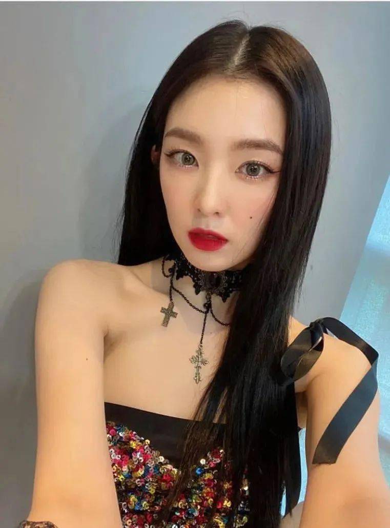 眼睛|还没掌握女团同款的“太阳花睫毛”？是时候看看Irene了！