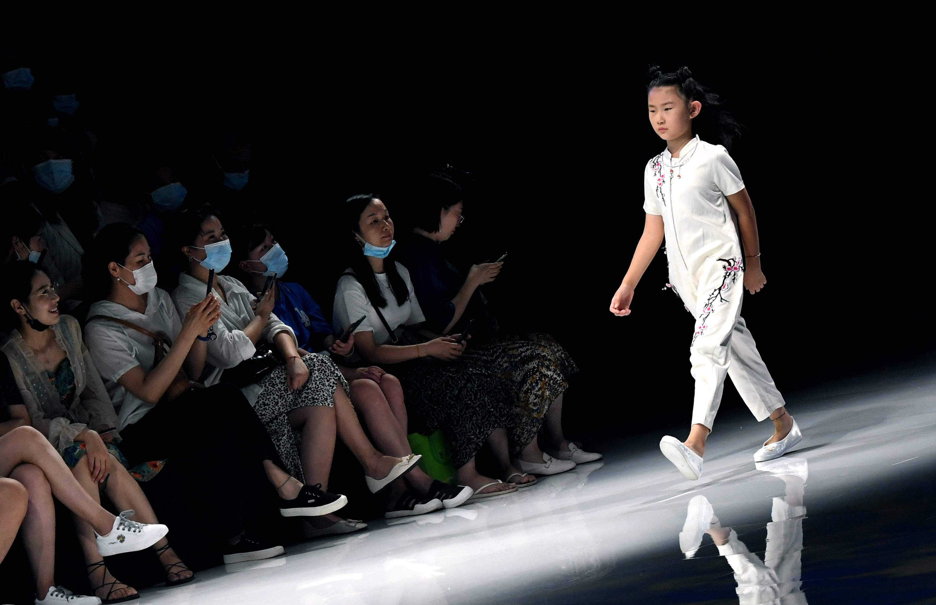 时装周|河南新密：T台秀童装