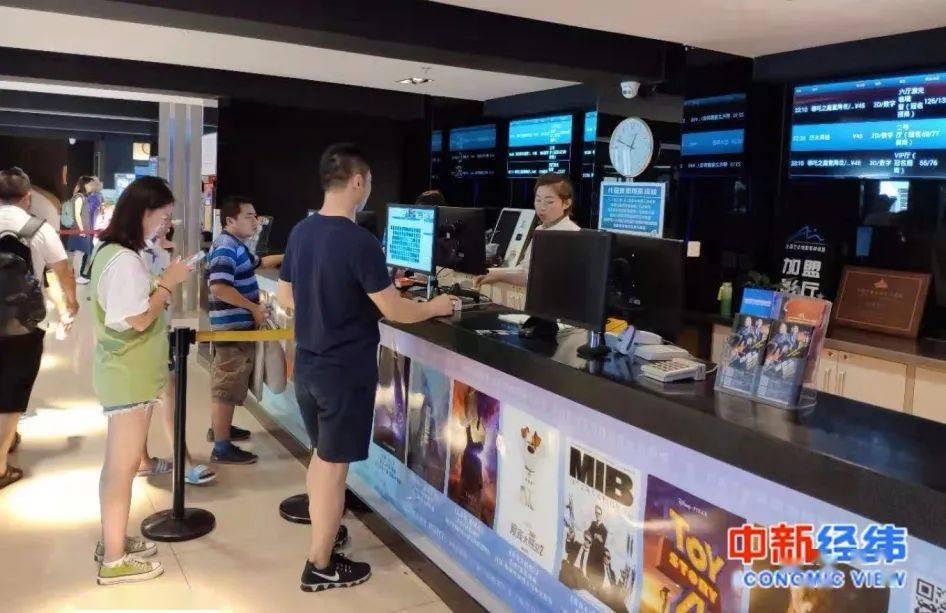 直播|【热搜榜】31省份养老金均上涨，医保局回应一针药卖70万……这周上榜事件都有啥？