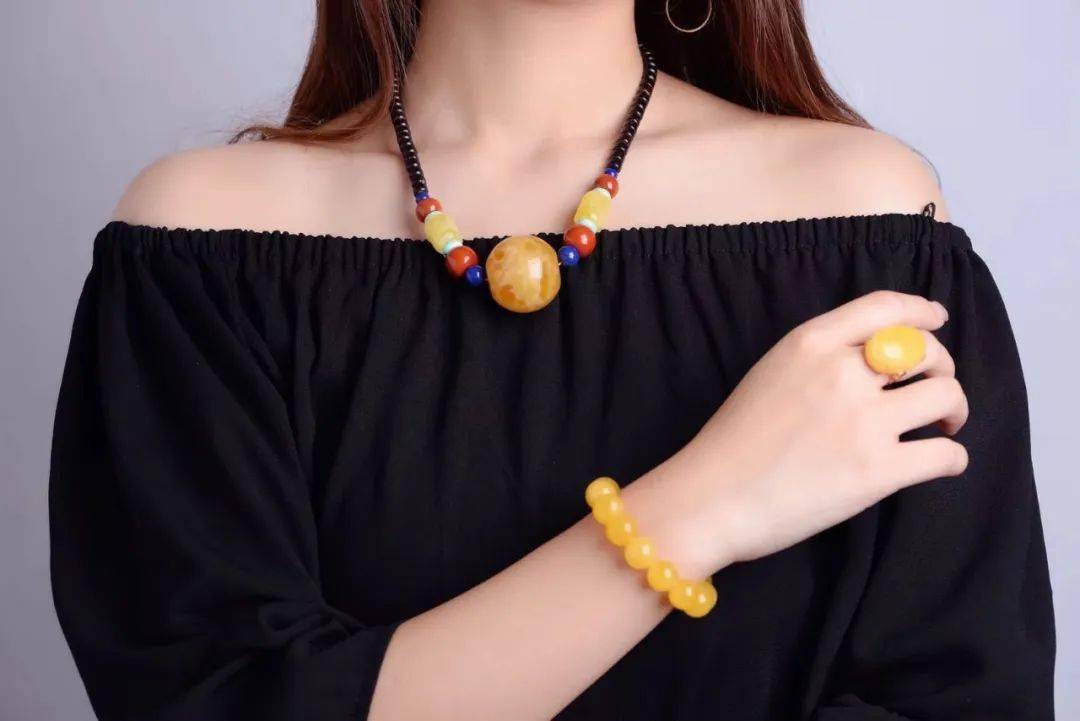 货源|呵呵你那也叫琥珀蜜蜡一手货源，15块克价的蜜蜡原石见过没？