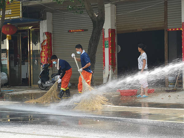 救援|洪水消退，上海消防救援队在受灾区开展清扫、环境消杀等工作
