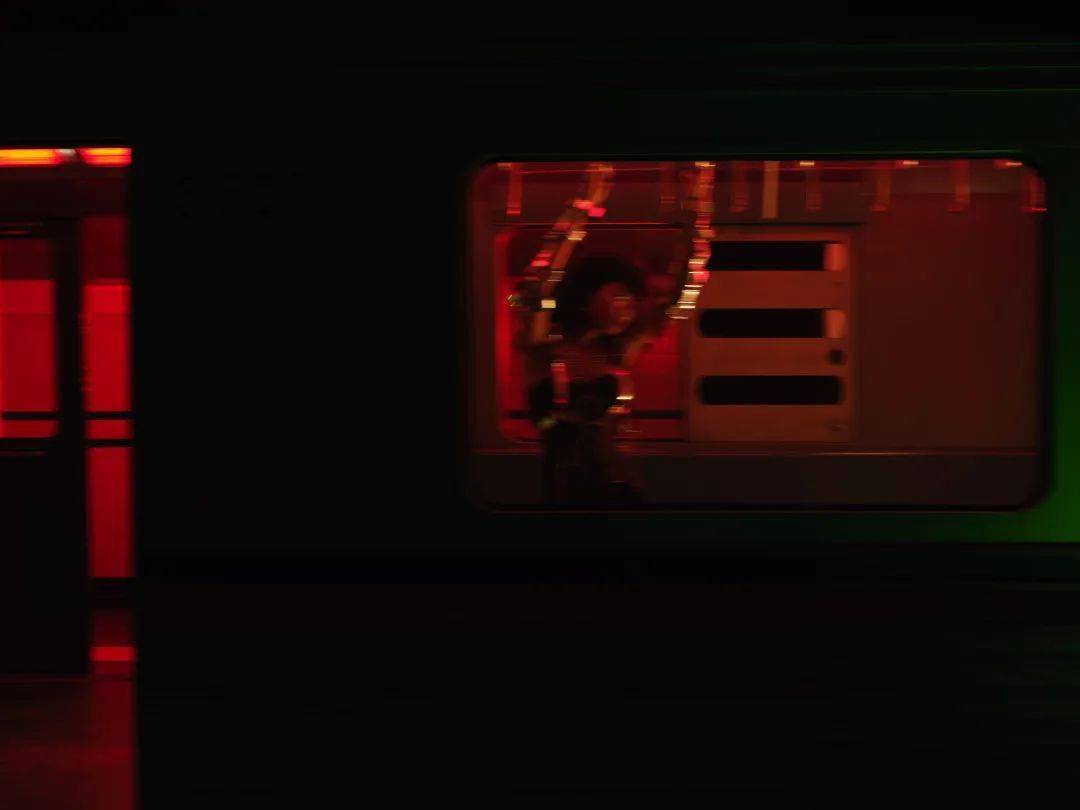 uth|你妆啥 | 我们瞒着王菲拍了她