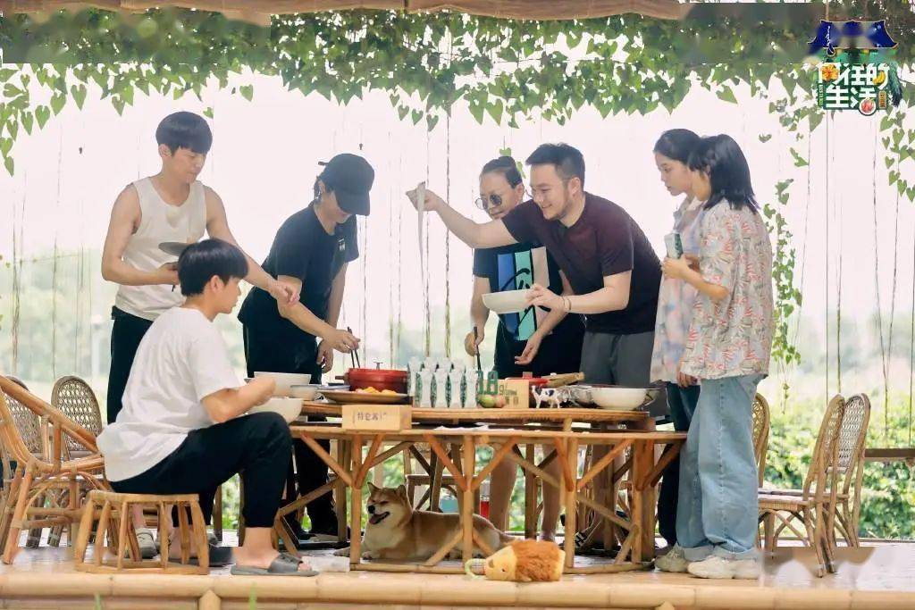 肌肤|欧阳娜娜和张子枫的少女护肤法，原来是我们向往的护肤植物学~