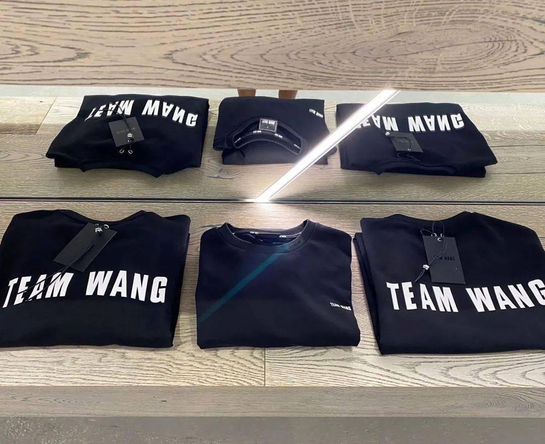 王嘉尔的team wang品牌「出道」,明星们的品牌香不香?