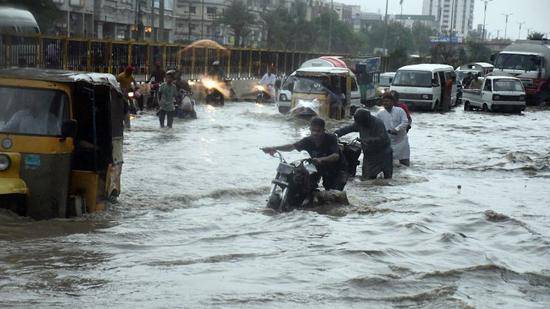 广告牌|巴基斯坦卡拉奇季风强降雨将结束 3天致22人死亡