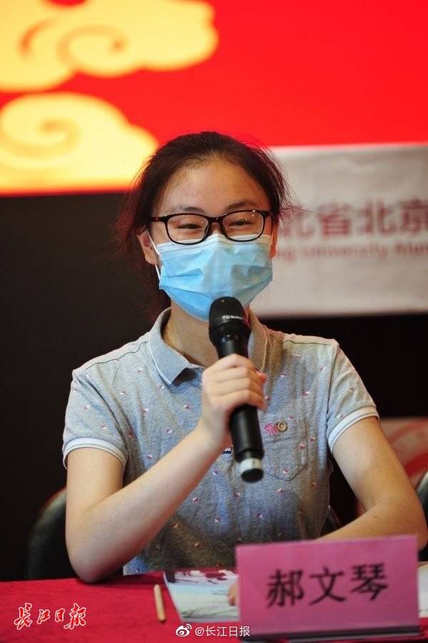 武汉|刚刚，这4位同学在武汉收到了北大今年第一批录取通知书
