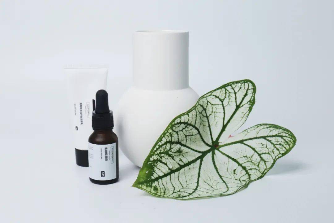 线条|她用一杆马克笔把简洁线条玩成了世界潮流！