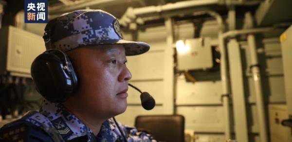 海军某护卫舰支队在黄海海域展开反潜训练