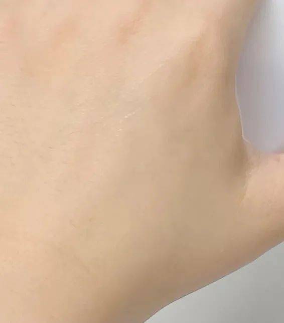 艾派德|爽肤水？柔肤水？精华水？苟命啊，我到底该怎么选？！