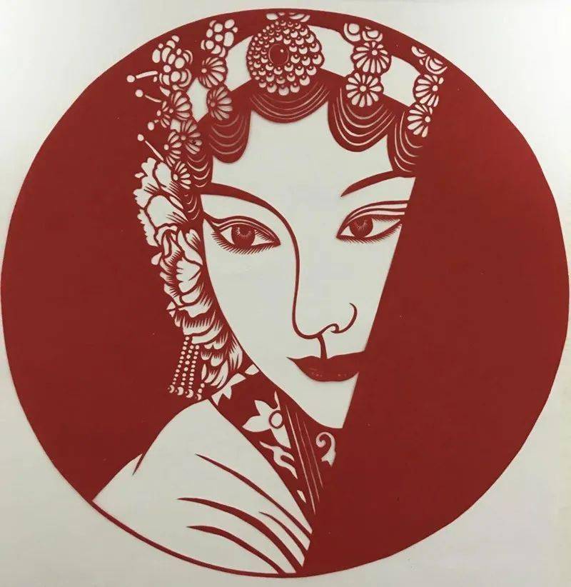 现代社会飞速发展,剪纸也变成了可以在流水线上量产的工业产物,但是