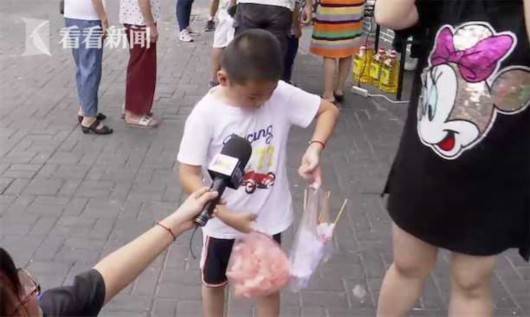 金俞唯|18岁少年高考结束摆地摊 父亲：比打游戏好多了