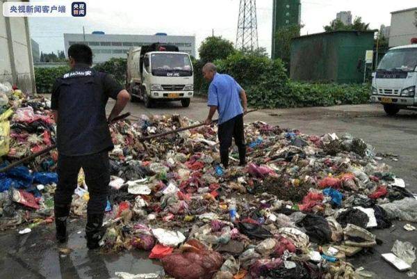 孙浩|环卫工翻遍8吨垃圾 找回学生丢失大学录取通知书