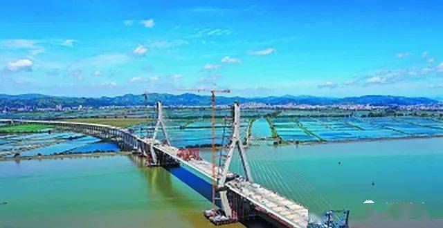 潮汕环线高速榕江特大桥主桥合龙汕头海湾隧道成功实现全线贯通这是