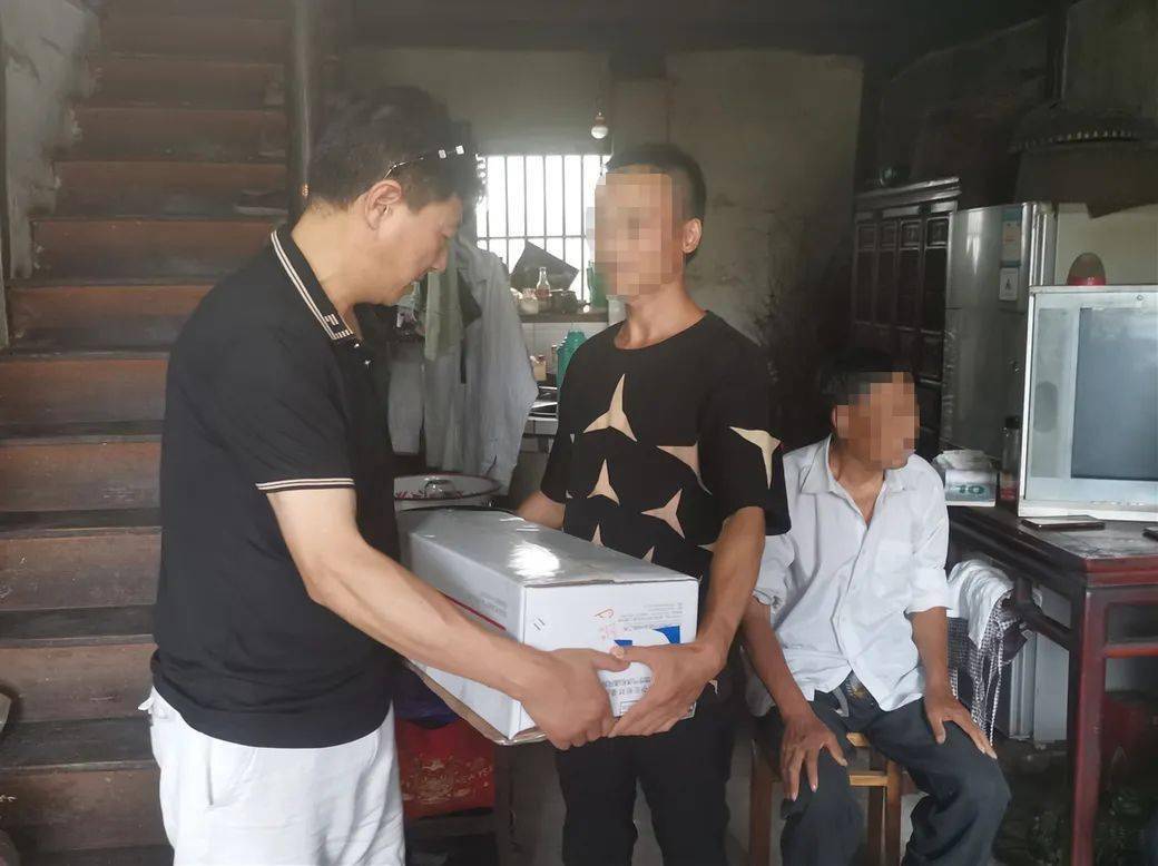 奉献爱心 精准助困——杭州新昌商会爱心基金2020年第一期救助16人