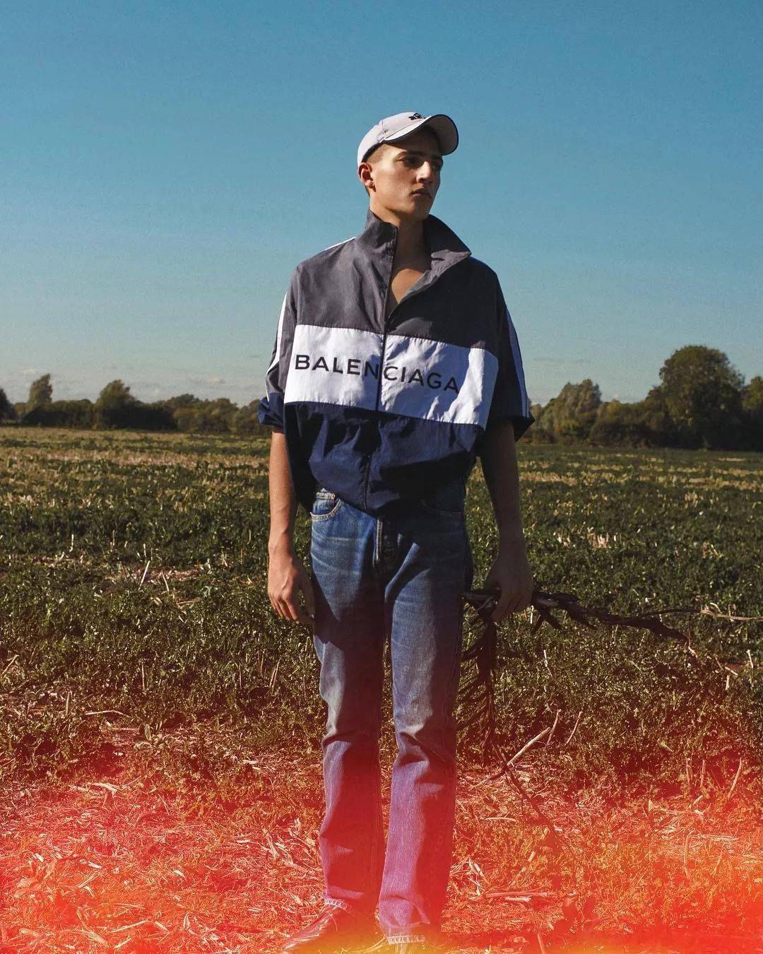 中老年人|巴黎世家致敬中老年人表情包，居然有点酷！