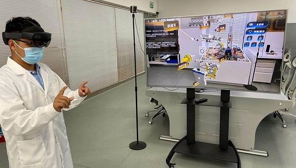 HoloLens|微软HoloLens进入能源市场，AR“智能作业”能否改变行业规则？