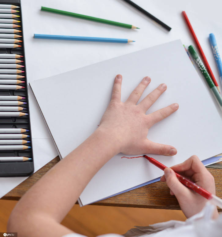 左撇子|国际左撇子日｜糟糕，碰到他的胳膊了……