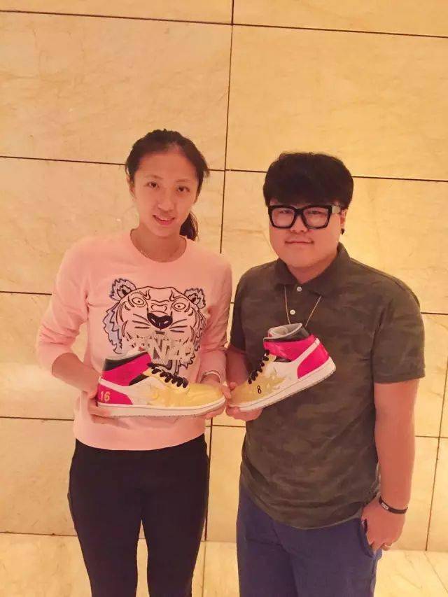 球鞋|客制最好还是放家里，以免被人说成fake丨客制球鞋采访