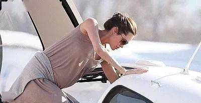 儿子|安吉丽娜·朱莉还要教儿子开飞机不仅拥有飞行执照